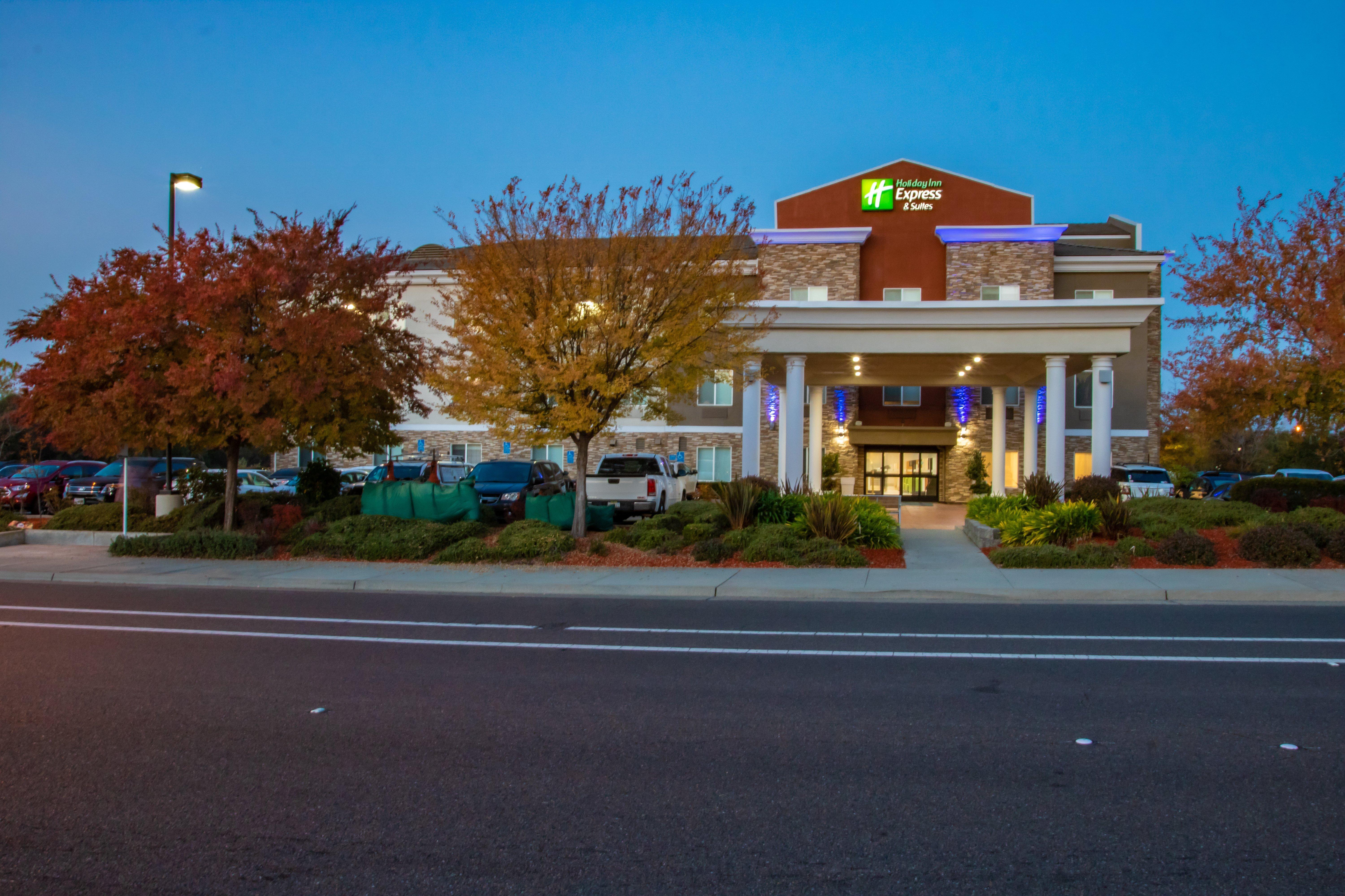 Holiday Inn Express Hotel & Suites Roseville - Galleria Area, An Ihg Hotel Екстер'єр фото